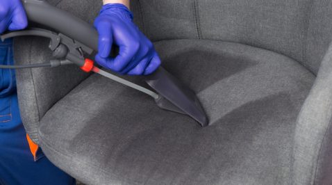 limpar manchas de cadeiras estofadas