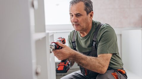 Saiba como solicitar assistência técnica da Henn para seus móveis.
