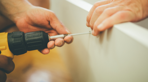 como fixar o móvel da henn na parede